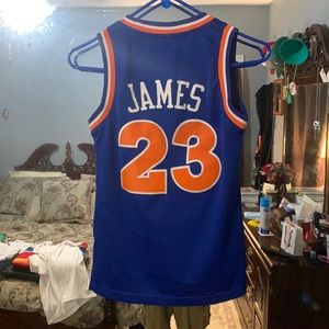 COPY - Cleveland Cavs Le Bron James throwback jersey